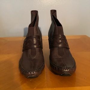 Indigo brown leather ankle boot.